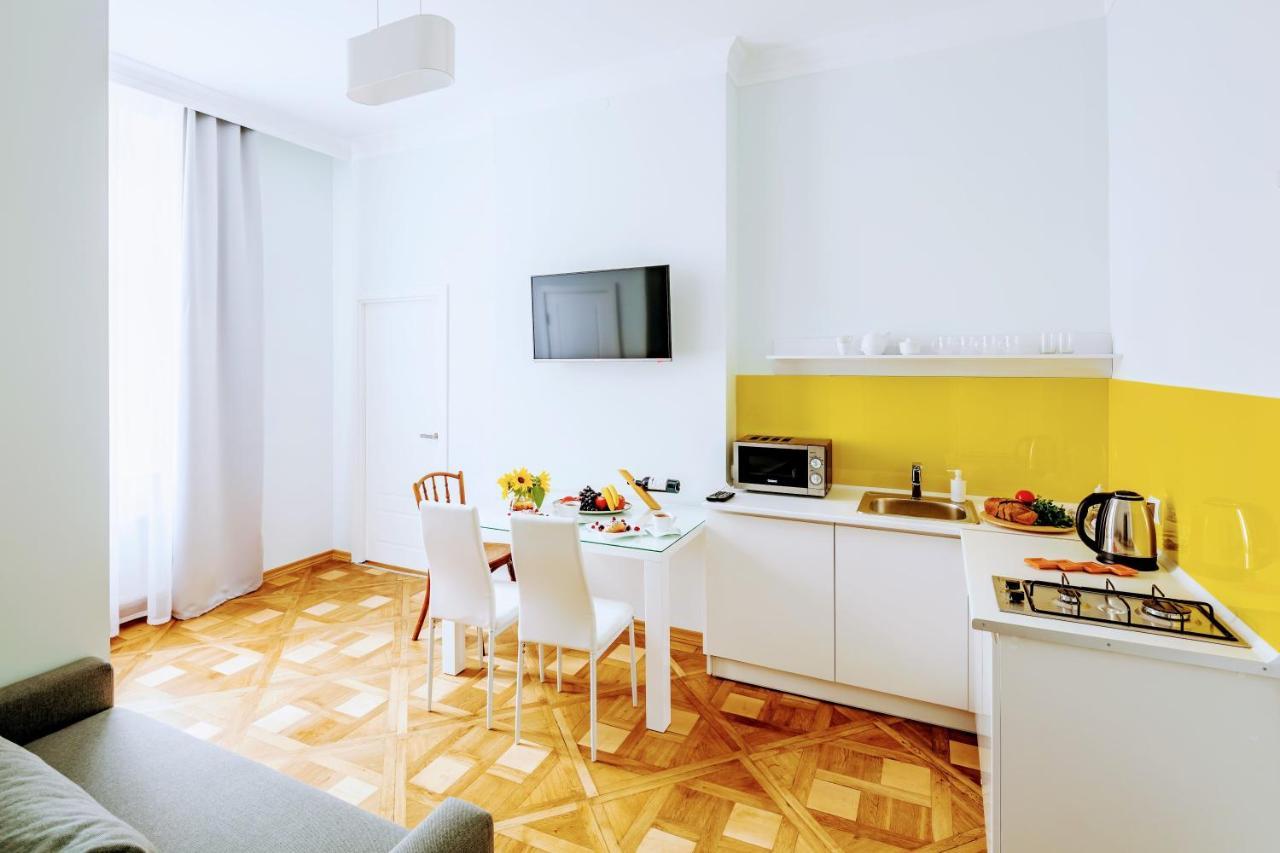 Family Apartments In Lviv Center With Balcony Εξωτερικό φωτογραφία